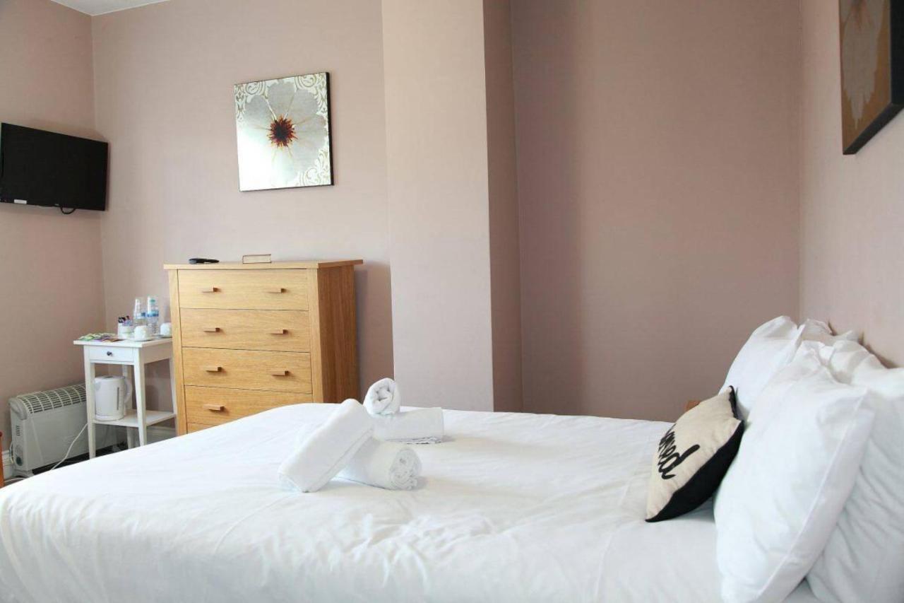 Hampton Court Hotel อีสต์โมลเซย์ ภายนอก รูปภาพ