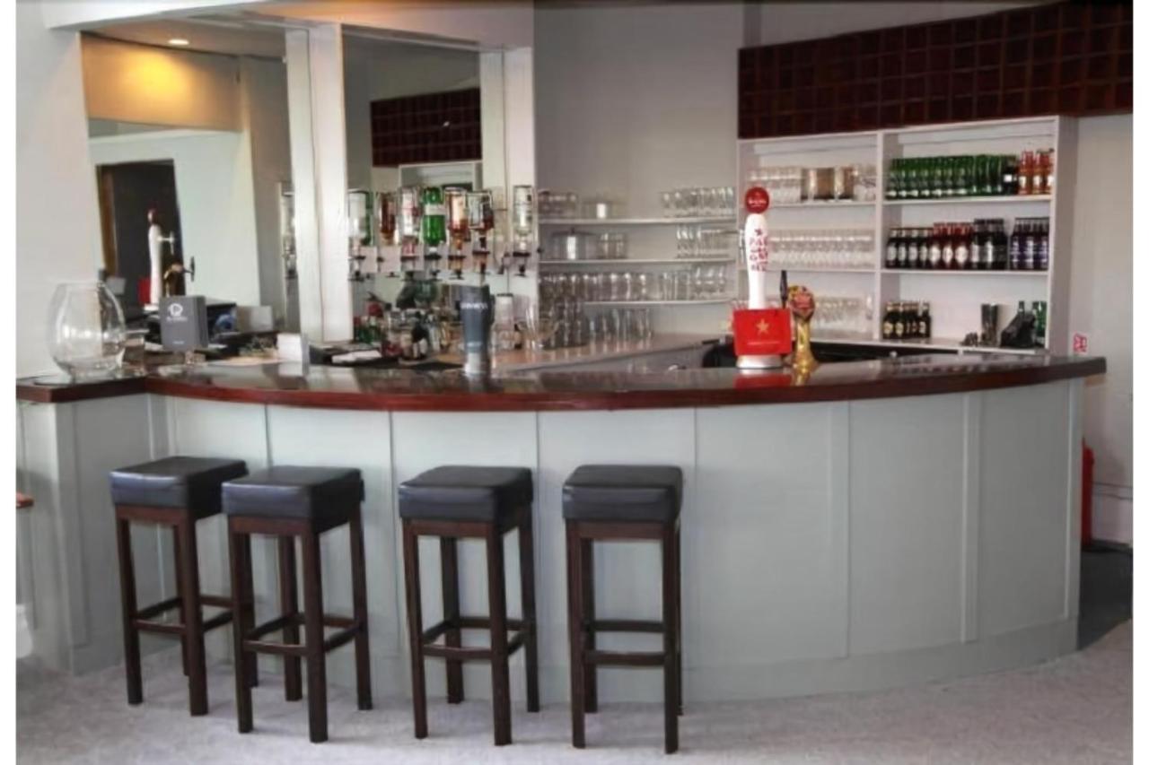 Hampton Court Hotel อีสต์โมลเซย์ ภายนอก รูปภาพ