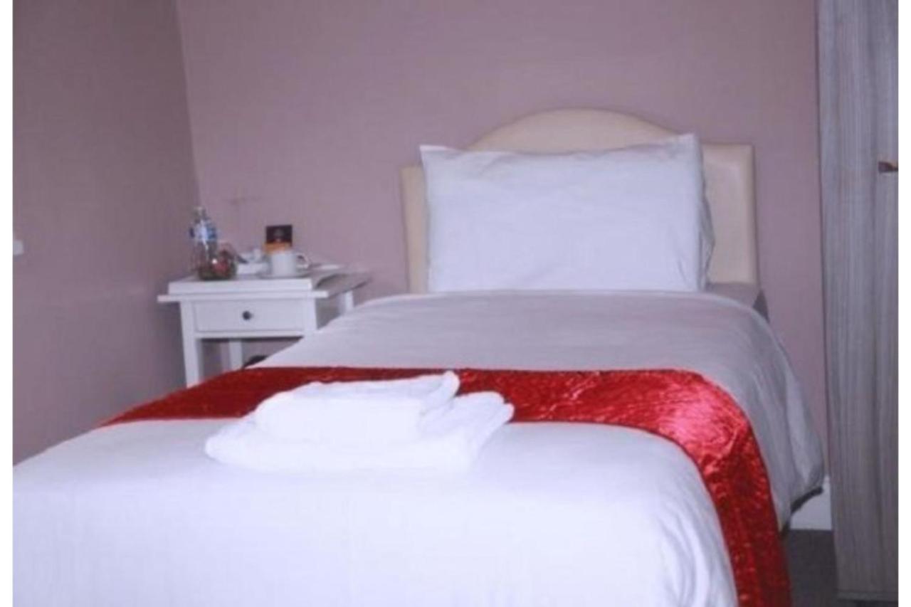 Hampton Court Hotel อีสต์โมลเซย์ ภายนอก รูปภาพ